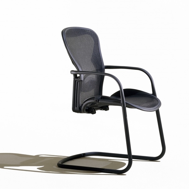 Konkerencijska stolica HERMAN MILLER Aeron Visitor